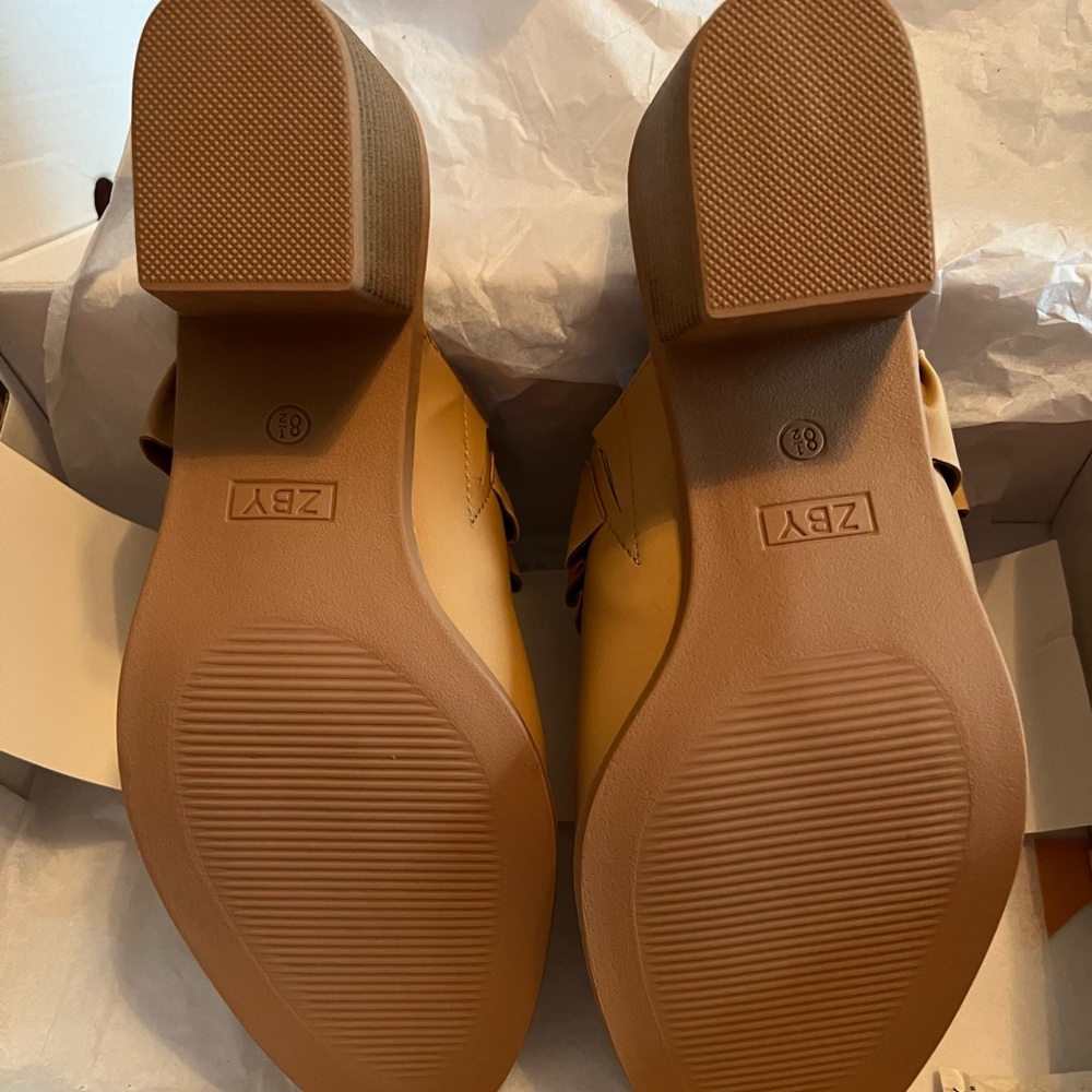 Womens Ruffle Mules Backless Chunky Block Heel 
Brand Coutgo in camel
$30